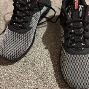 Puma Men's Black and White Sneakers